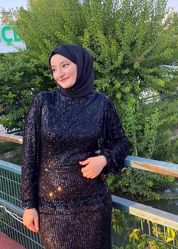 Siyah Parlak Uzun Kol Abiye Elbise