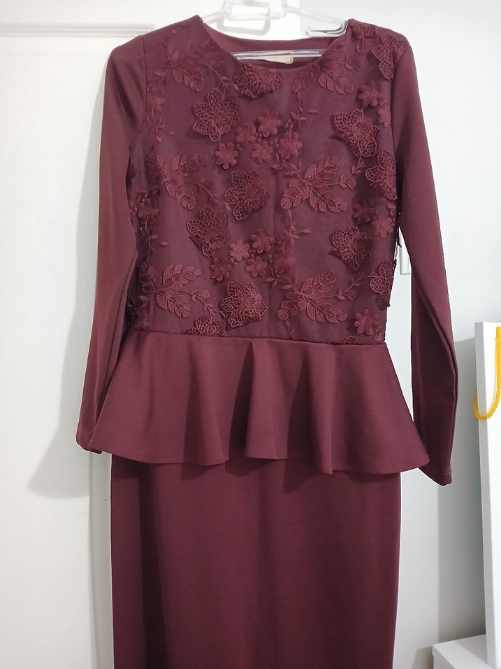 Bordo Dantel Detaylı Uzun Kollu Nişan Elbisesi - Görsel 4