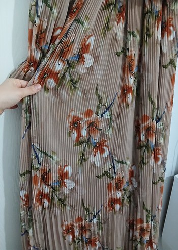 Bej Çiçekli Uzun Pilili Bohem Elbise - Görsel 4