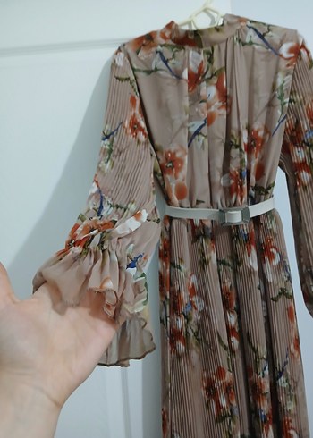 Bej Çiçekli Uzun Pilili Bohem Elbise - Görsel 2