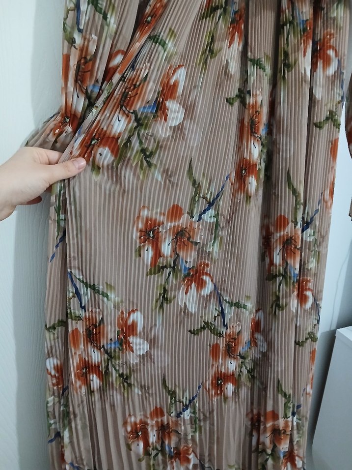 Bej Çiçekli Uzun Pilili Bohem Elbise - Görsel 4