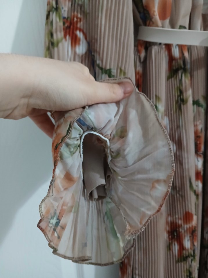 Bej Çiçekli Uzun Pilili Bohem Elbise - Görsel 3