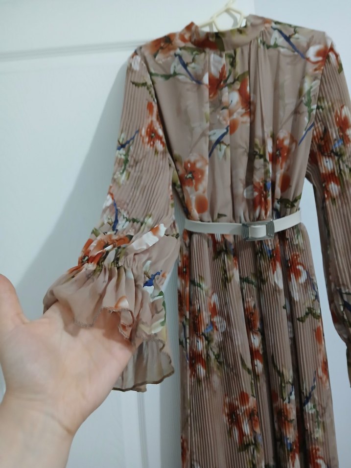 Bej Çiçekli Uzun Pilili Bohem Elbise - Görsel 2