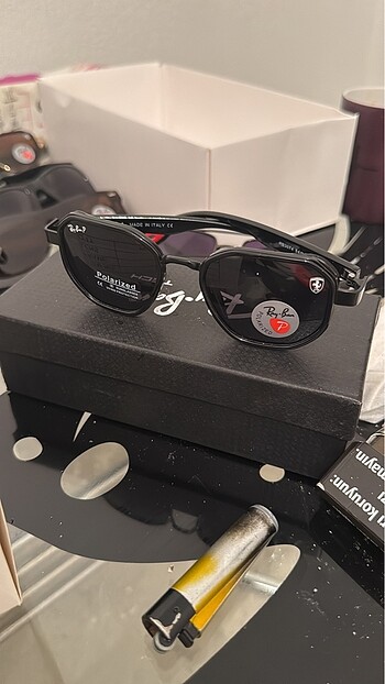Rayban ferrari