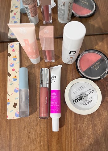 Beden Pastel Pembe Makyaj Ürünleri Seti