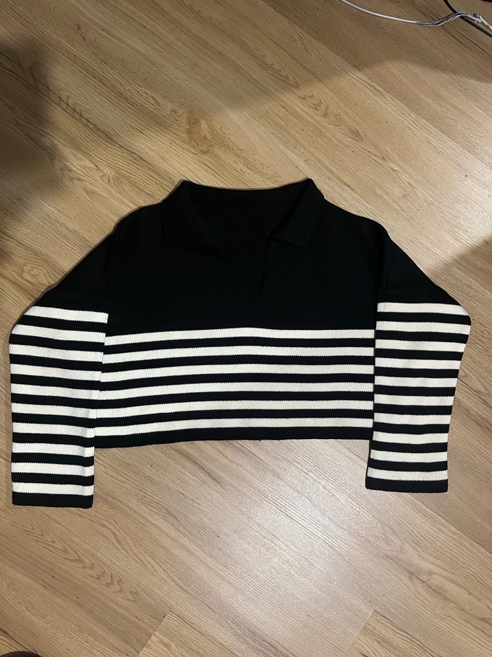 Siyah Beyaz Çizgili Kadın Triko - Görsel 2