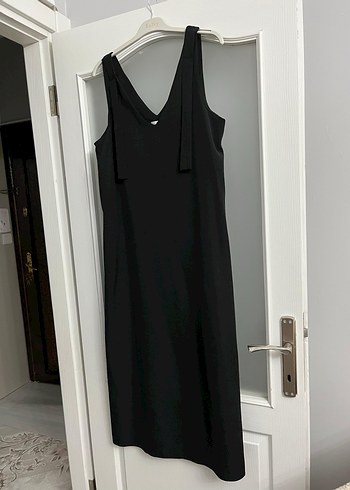 Uzun Siyah Elbisesi - Görsel 2