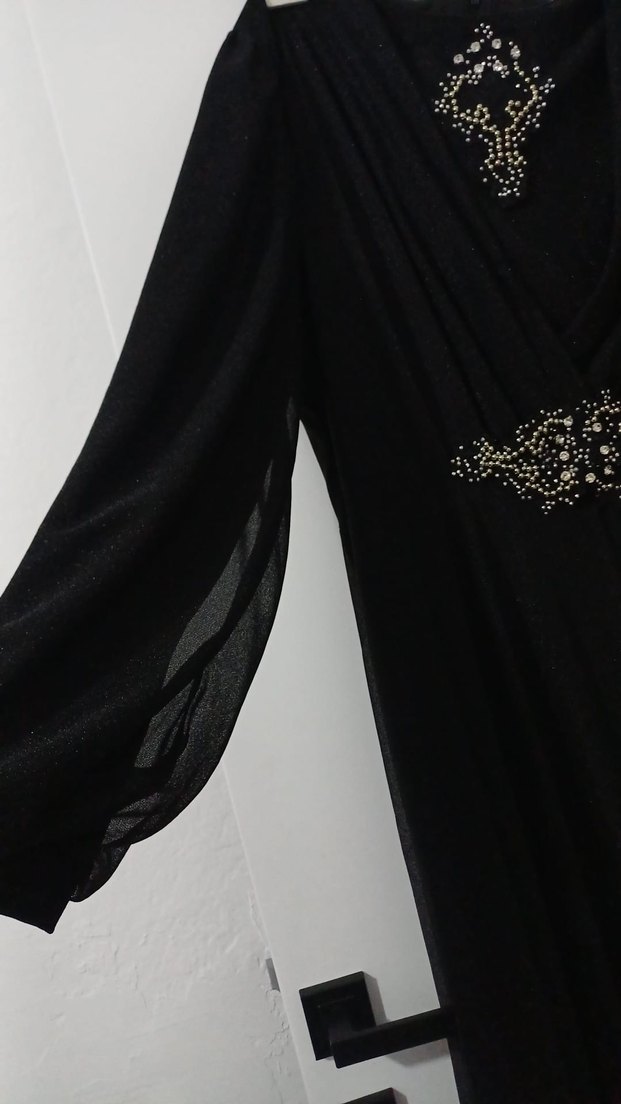 Siyah Uzun V Yaka Gotik Elbise 1 kere giyildi - Görsel 2