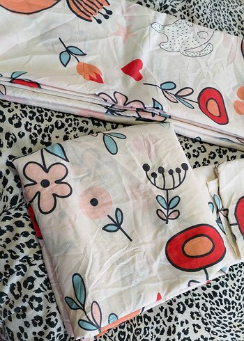 Renkli Çiçek Desenli Nevresim Takımı - Görsel 2