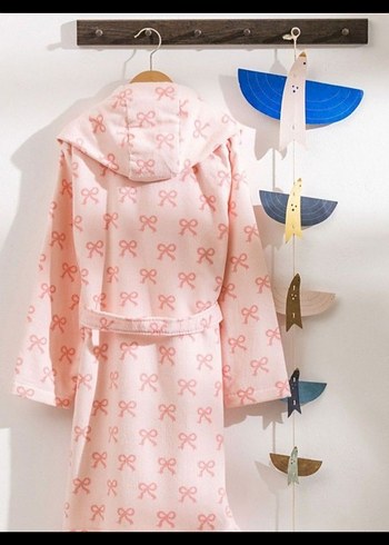 LCW 4-10 yaş Kız Çocuk Pembe Desenli Bornoz - Görsel 2