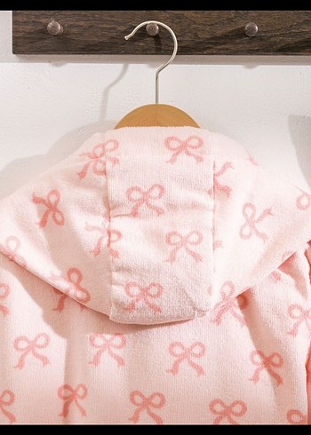 LCW 4-10 yaş Kız Çocuk Pembe Desenli Bornoz - Görsel 4