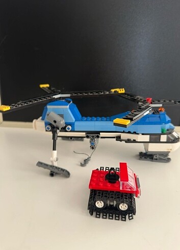 Diğer Lego 31049