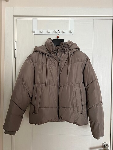 Zara Mont