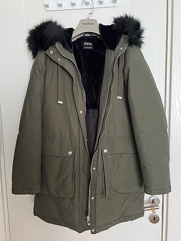 Zara Mont
