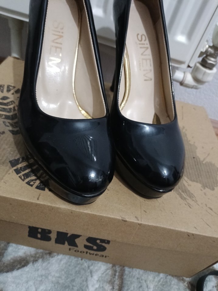 Siyah Parlak Stiletto Topuklu Kadın Ayakkabı - Görsel 3