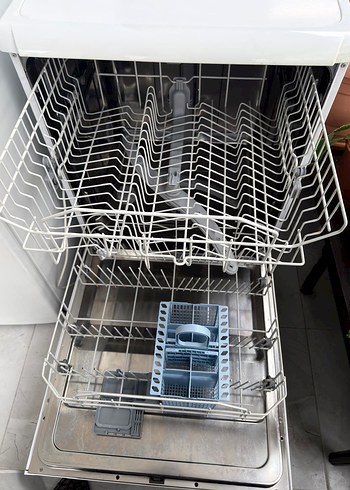 Beyaz indesıt marka 3 proğramlı bulaşık makinesi - Görsel 3