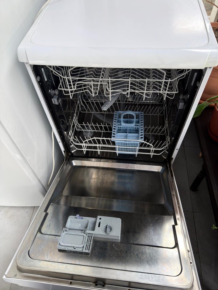 Beyaz indesıt marka 3 proğramlı bulaşık makinesi - Görsel 2