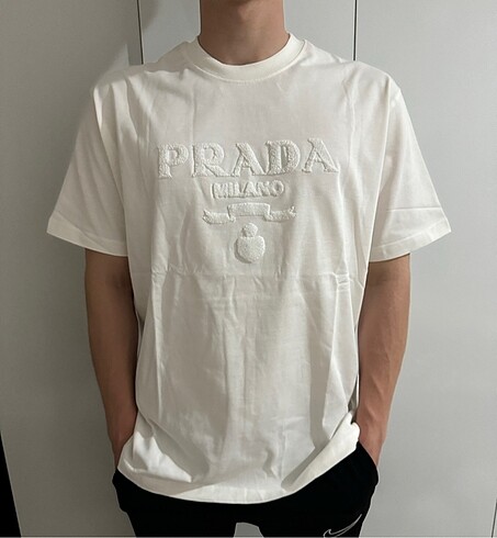 Prada tişört