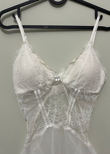 Beyaz Nakışlı Parlak  İç Çamaşırı - Görsel 3