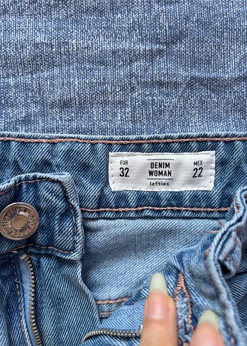 Nakışlı Düğmeli Mavi Kot Şort - Görsel 3