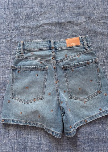 Nakışlı Düğmeli Mavi Kot Şort - Görsel 5