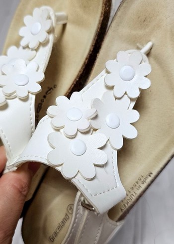 Kız Çocuk Beyaz Çiçekli Tokalı Terlik - Görsel 2