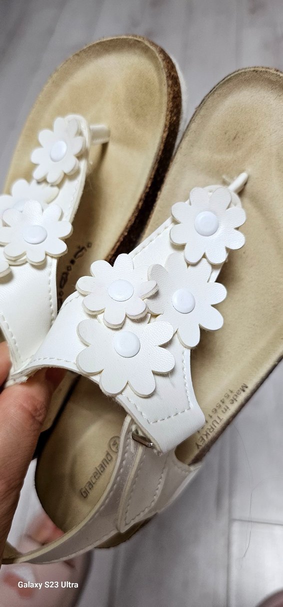 Kız Çocuk Beyaz Çiçekli Tokalı Terlik - Görsel 2