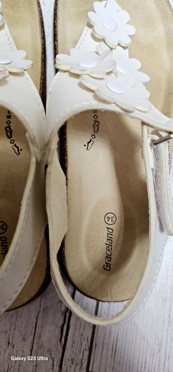 Kız Çocuk Beyaz Çiçekli Tokalı Terlik - Görsel 3