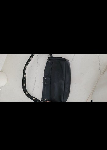 Stradivarius Tokalı Siyah Deri Punk Çanta