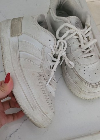 37 Beden Beyaz Bağcıklı Kadın Spor Ayakkabısı