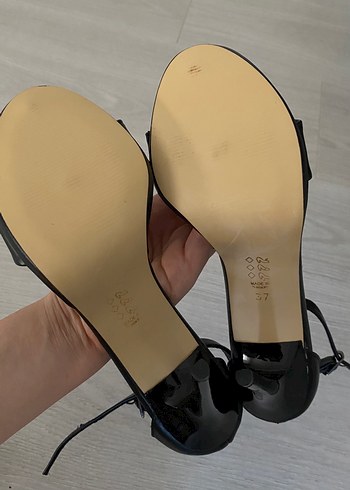 Zara Siyah Topuklu Bantlı Kadın Gece Ayakkabısı