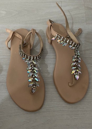 Bej Deri Taşlı Bohem Stiletto Sandalet