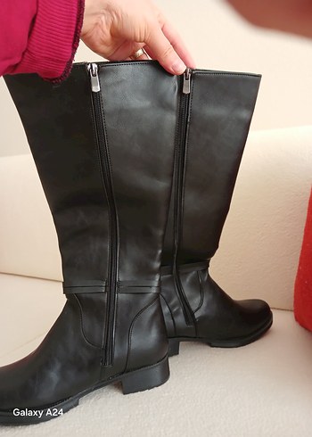 Tokalı Siyah Deri Diz Boyu Topuklu Çizme - Görsel 3