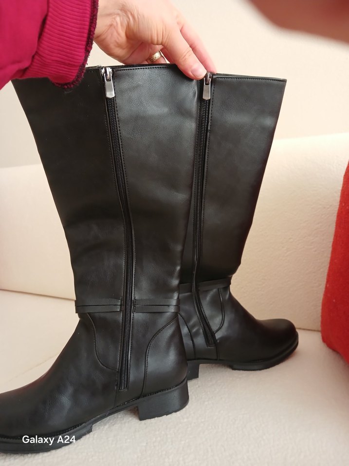 Tokalı Siyah Deri Diz Boyu Topuklu Çizme - Görsel 3