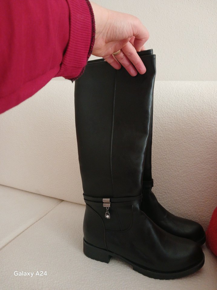 Tokalı Siyah Deri Diz Boyu Topuklu Çizme - Görsel 2