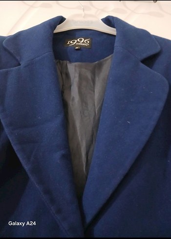 Düğmeli Lacivert Uzun Arkası  Fiyonk  Detaylı - Görsel 2