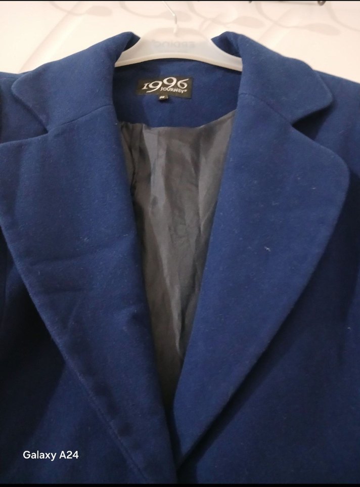 Düğmeli Lacivert Uzun Arkası  Fiyonk  Detaylı - Görsel 2