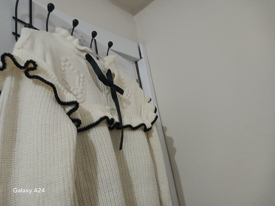 Beyaz Nakışlı Örgü Kadın Kazak - Görsel 3