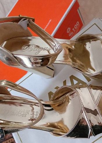 Altın Renkli Platform Topuklu Kadın Ayakkabı - Görsel 2