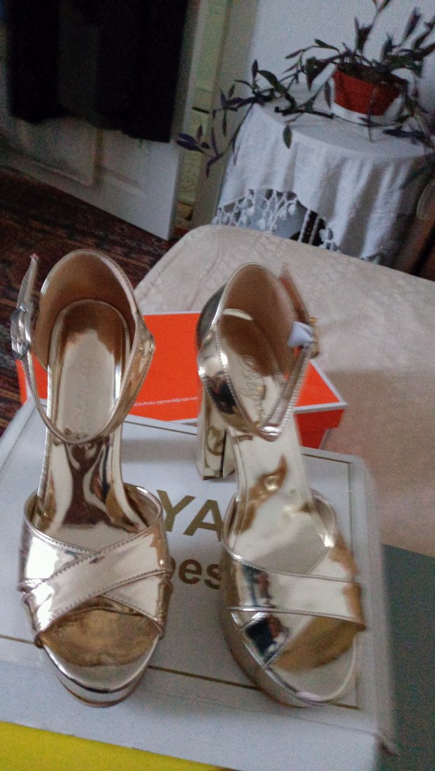 Altın Renkli Platform Topuklu Kadın Ayakkabı - Görsel 3