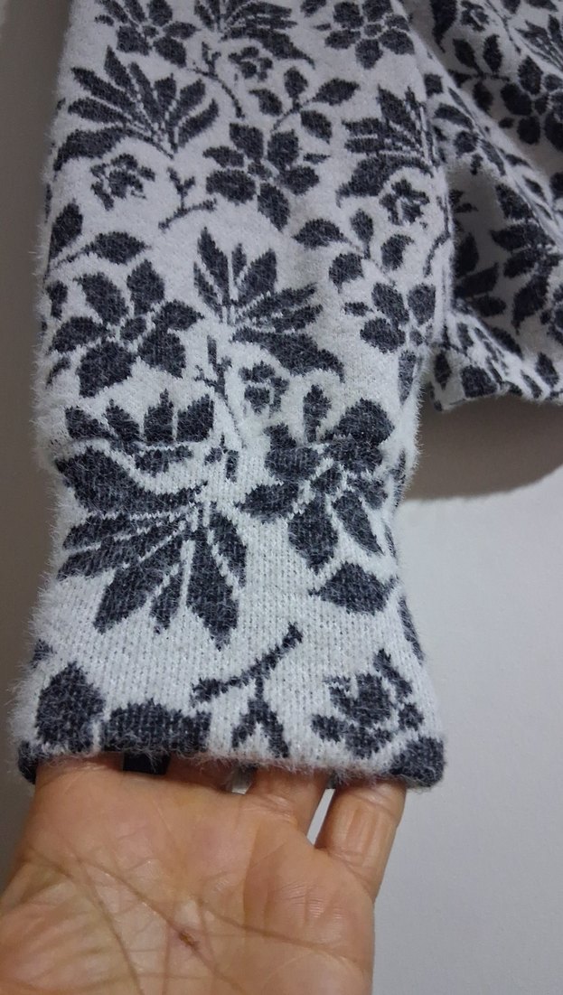 Gri Baskılı kazak - Görsel 3