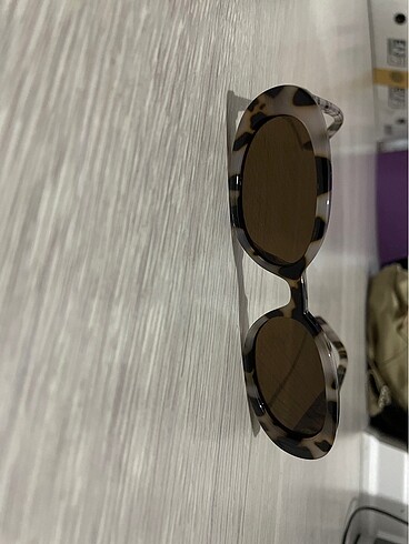 Diğer Le Specs Outta Love in Cookie Tort & Smokey Brown Mono