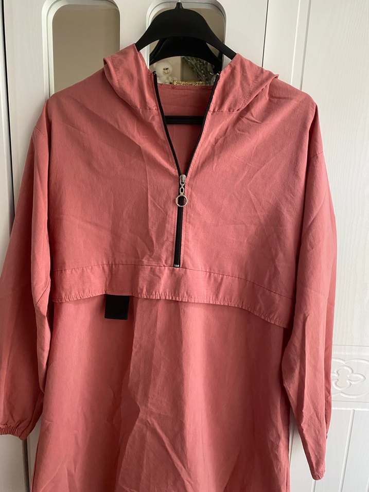 Pembe Kapüşonlu Midi Kadın Yağmurluk - Görsel 3