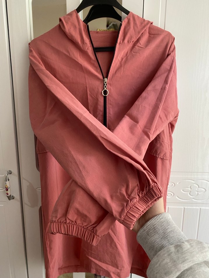 Pembe Kapüşonlu Midi Kadın Yağmurluk - Görsel 4