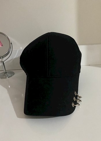 Trendyol & Milla Siyah Süet Tokalı Punk Şapka