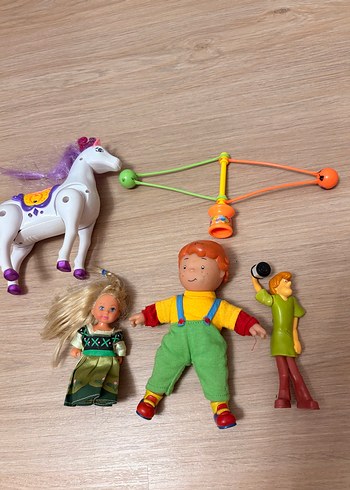 Renkli Oyuncak Figürler ve At - Görsel 2