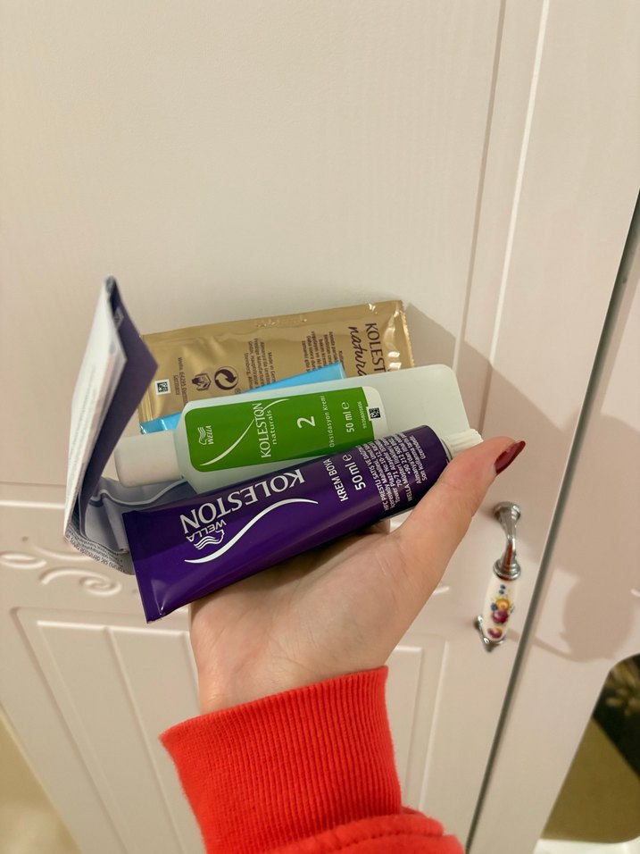 Koleston Naturals Saç Boyası 2/0 Siyah - Görsel 3