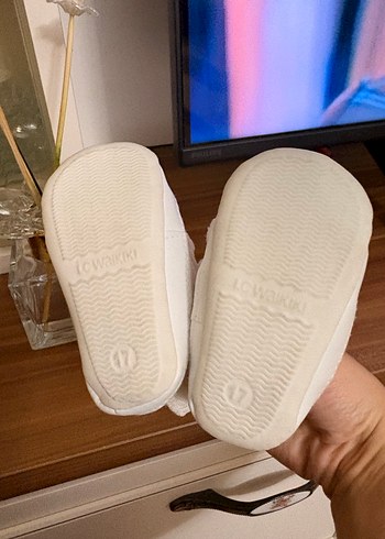 Beyaz Nakışlı Kız Bebek İlk Adım Ayakkabısı - Görsel 3