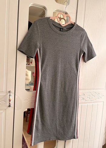 Çizgili Yan Yırtmaçlı Gri Midi Elbise - Görsel 2