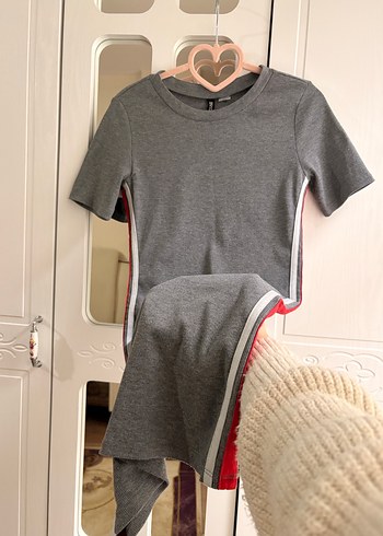 Çizgili Yan Yırtmaçlı Gri Midi Elbise - Görsel 4